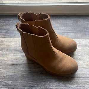 Beautiful Sorel youth size2, worn for one season.